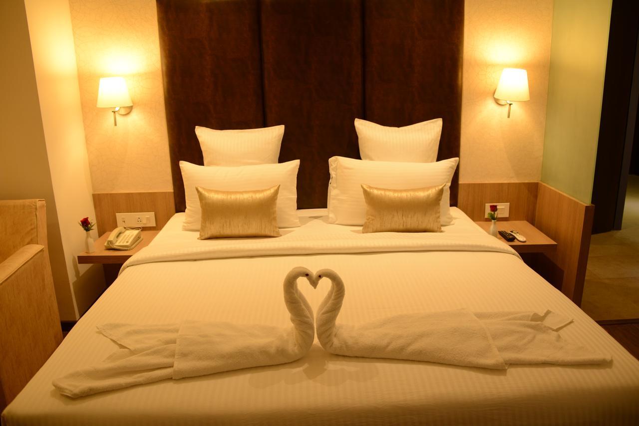 Blu Iris Hotel Chennai Exterior photo