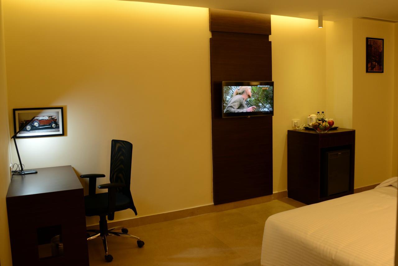 Blu Iris Hotel Chennai Exterior photo