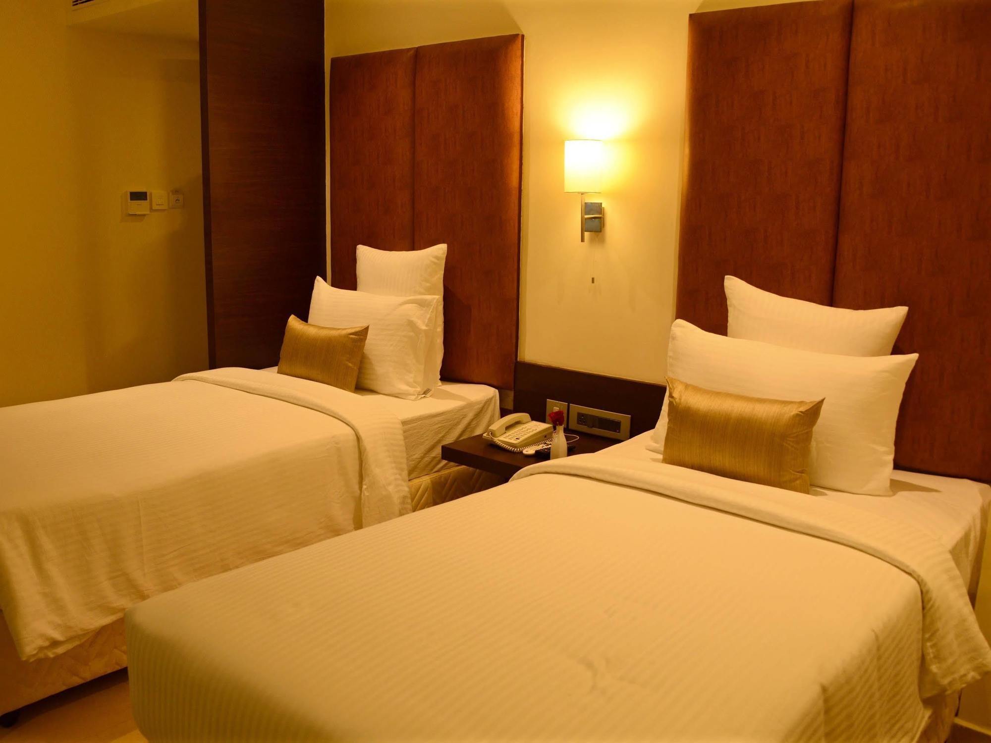 Blu Iris Hotel Chennai Exterior photo