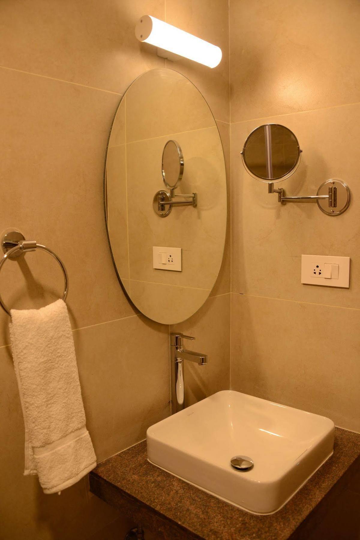 Blu Iris Hotel Chennai Exterior photo