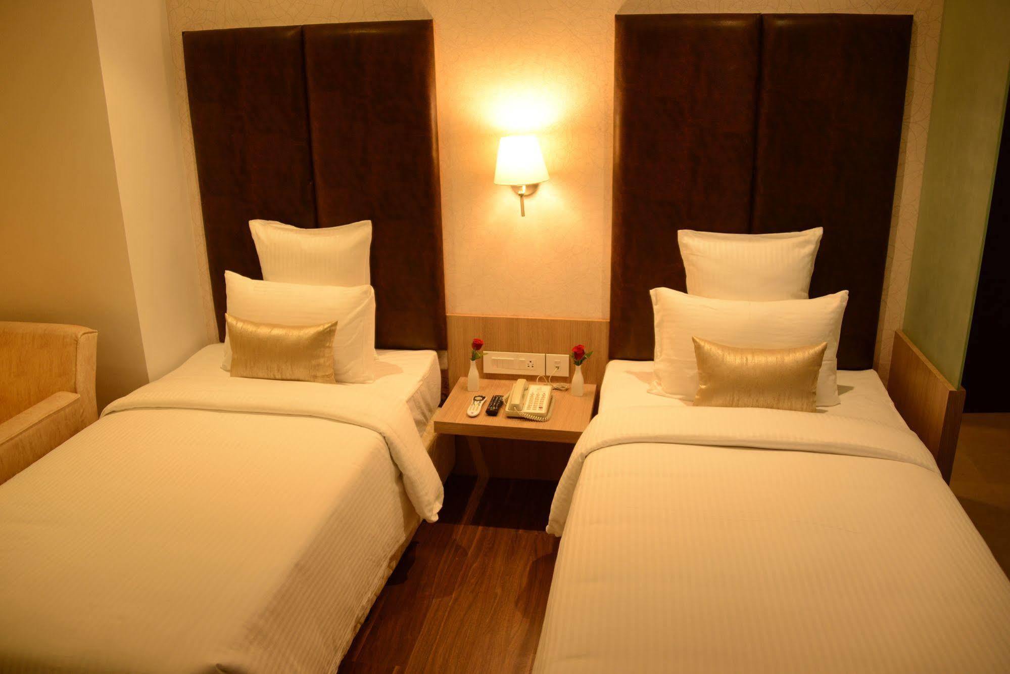 Blu Iris Hotel Chennai Exterior photo
