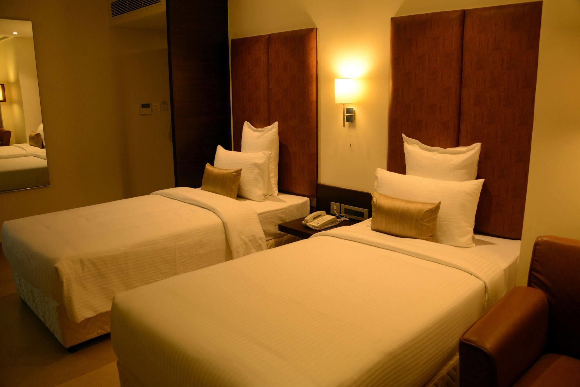 Blu Iris Hotel Chennai Exterior photo