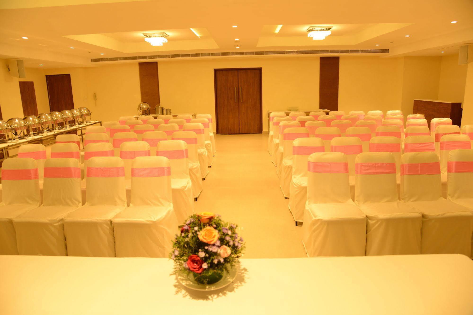 Blu Iris Hotel Chennai Exterior photo